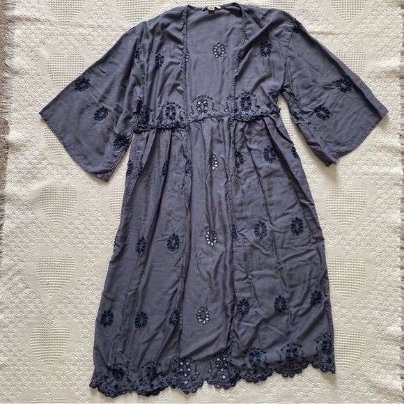$5 or 3/$10 American Eagle Embroidered Kimono Size Small - Picture 2 of 5